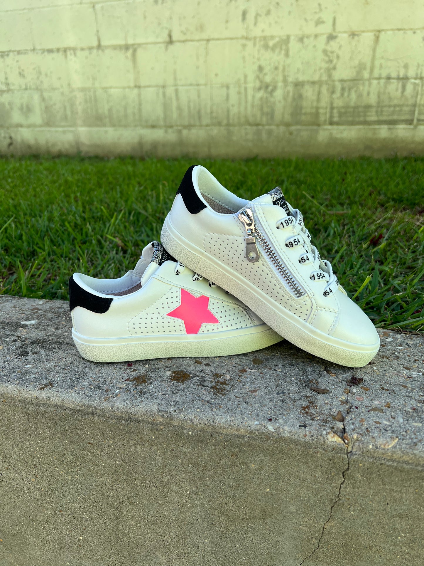 VH Gadol White/Pink Multi Low Top