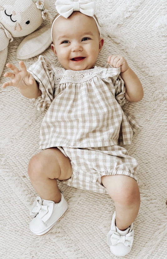 Robeez Aria First Kicks White