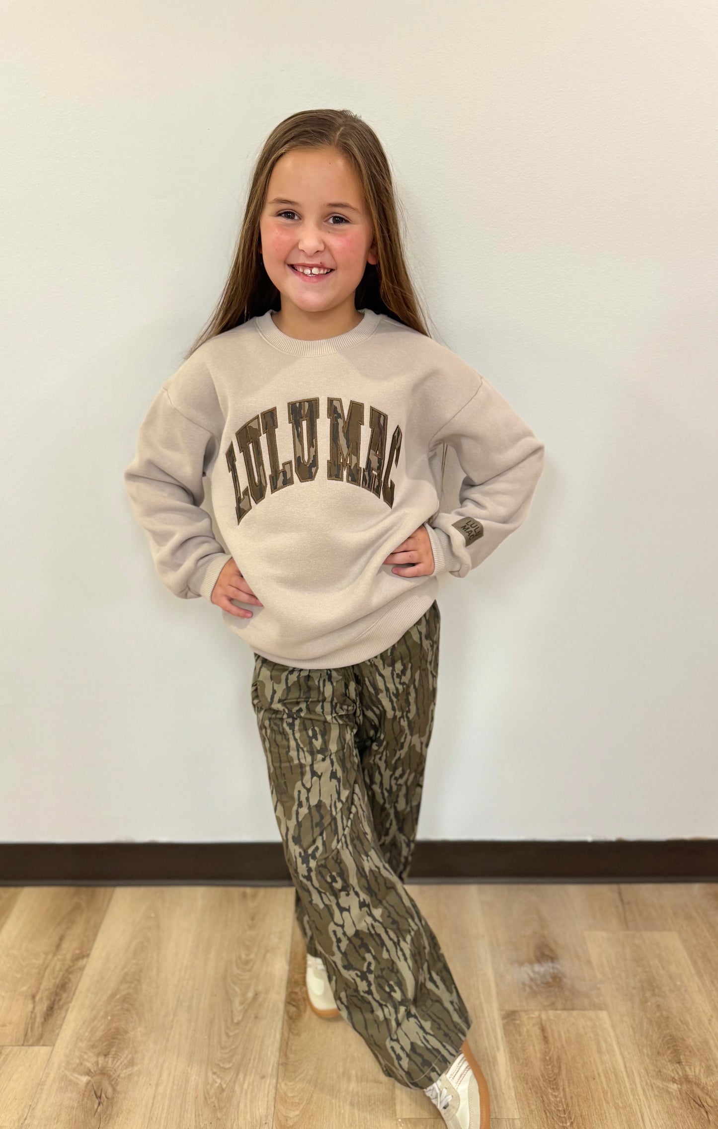 Lulu Mac Griege w/Mossy Oak Bottomland Sweatshirt