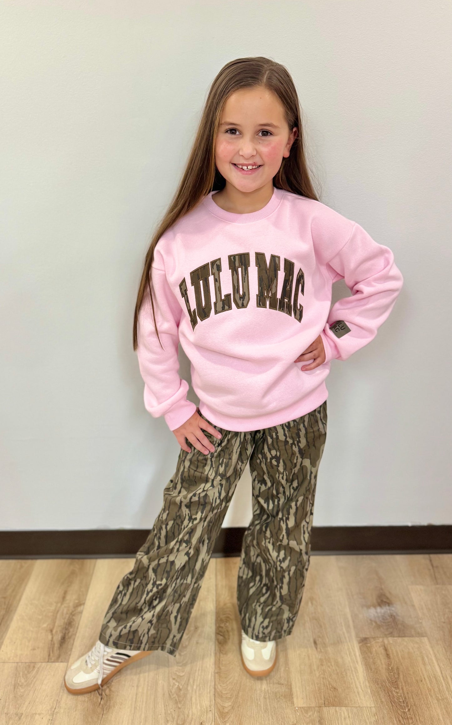 Lulu Mac Lt Pink w/Mossy Oak Bottomland Sweatshirt