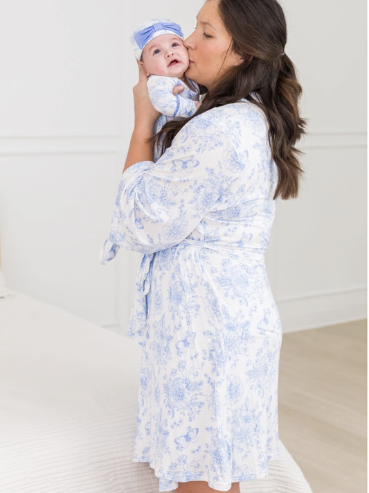 Periwinkle Blue Butterfly Garden Toile Women's Maternity Robe