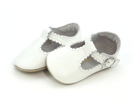 White Elodie Girls Scalloped Mary Jane Crib Shoe