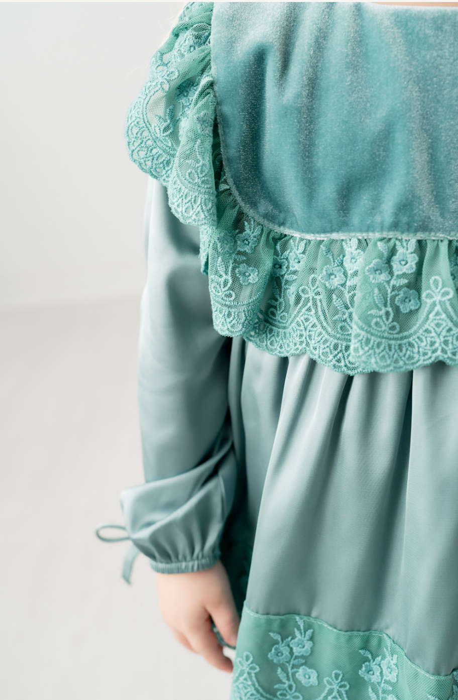 Evie's Closet Wintergreen Bib Collar Tunic Set