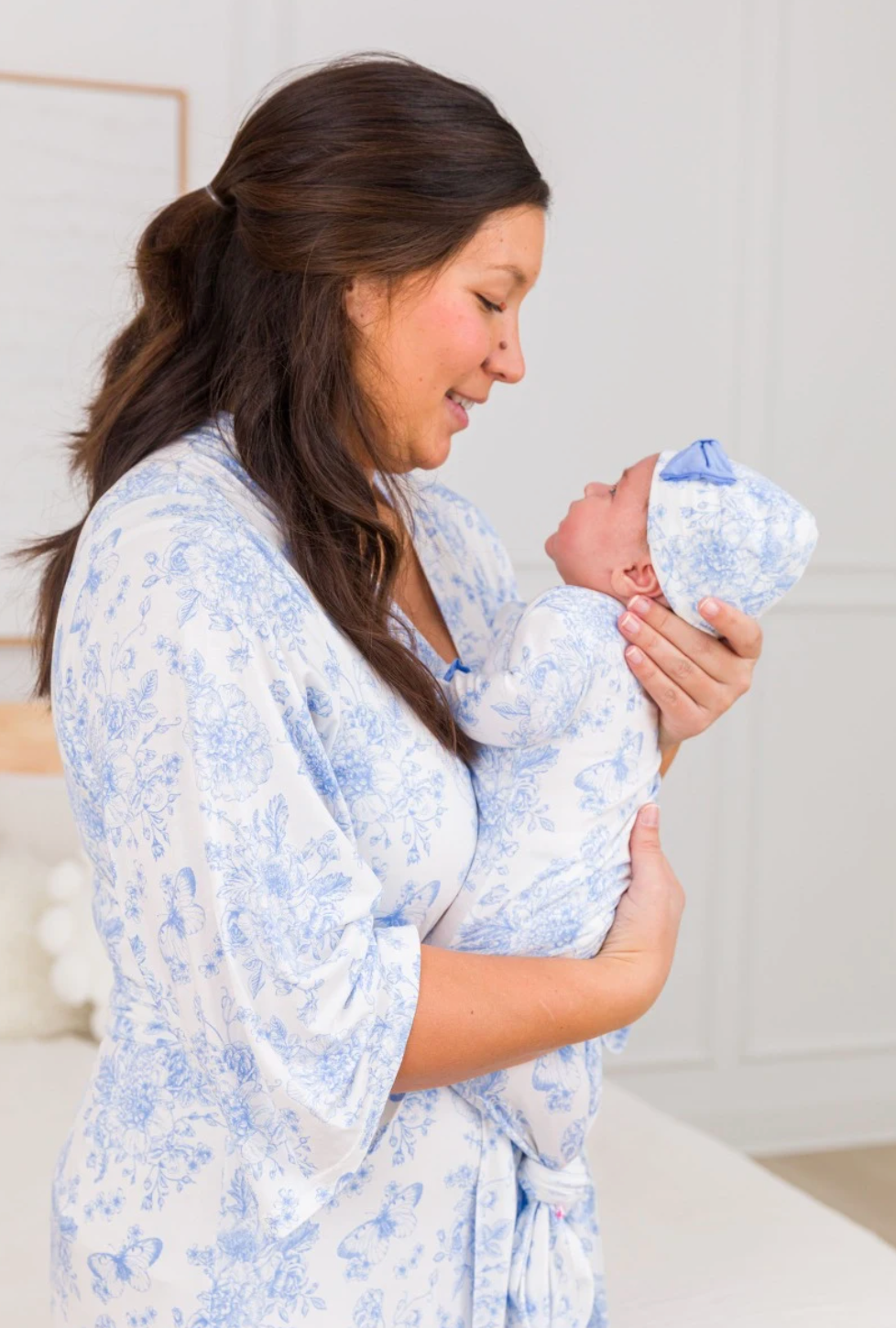 Periwinkle Blue Butterfly Garden Toile Women's Maternity Robe