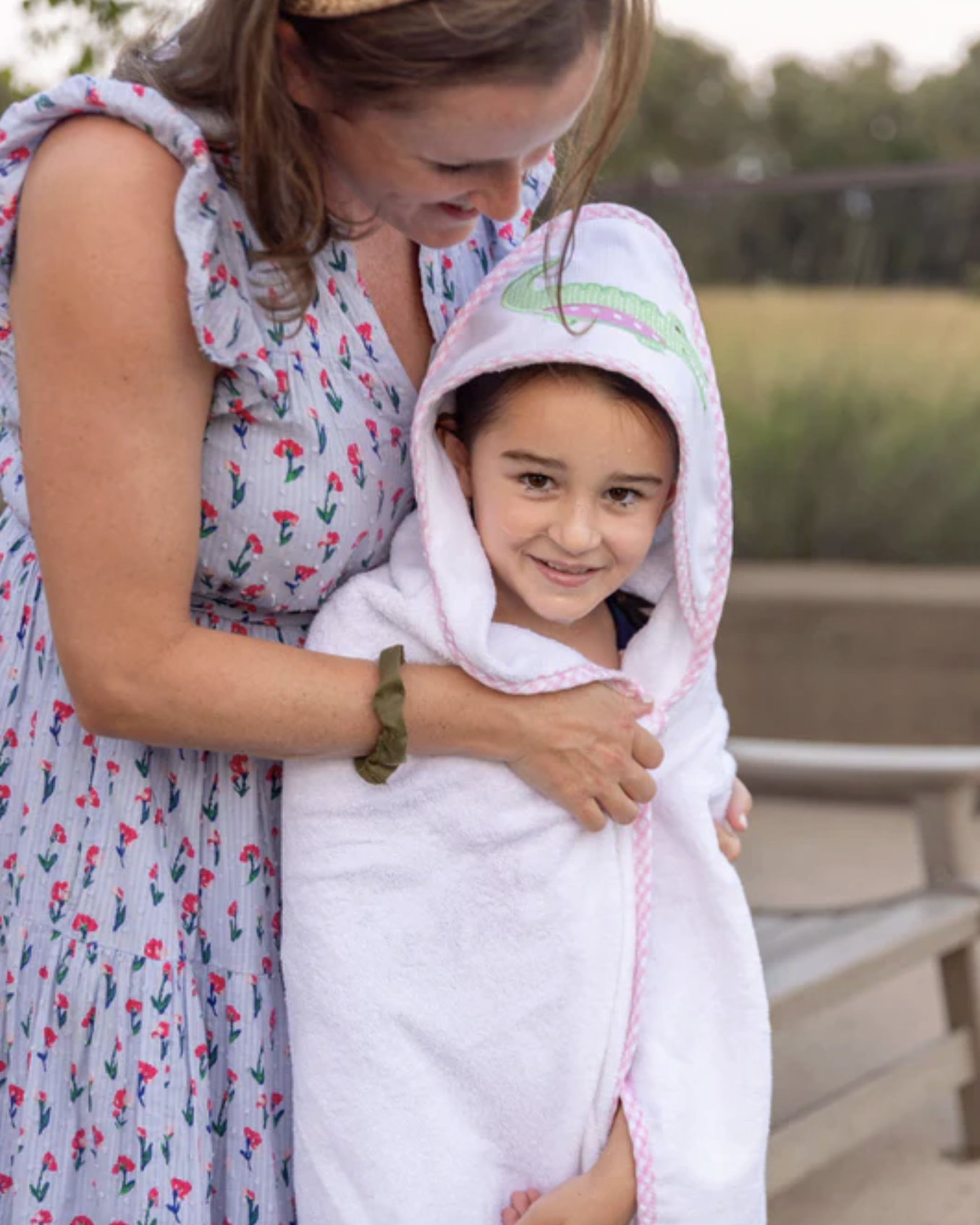 See ya Later Alligator Hooded Towel & Washcloth Set/Pink