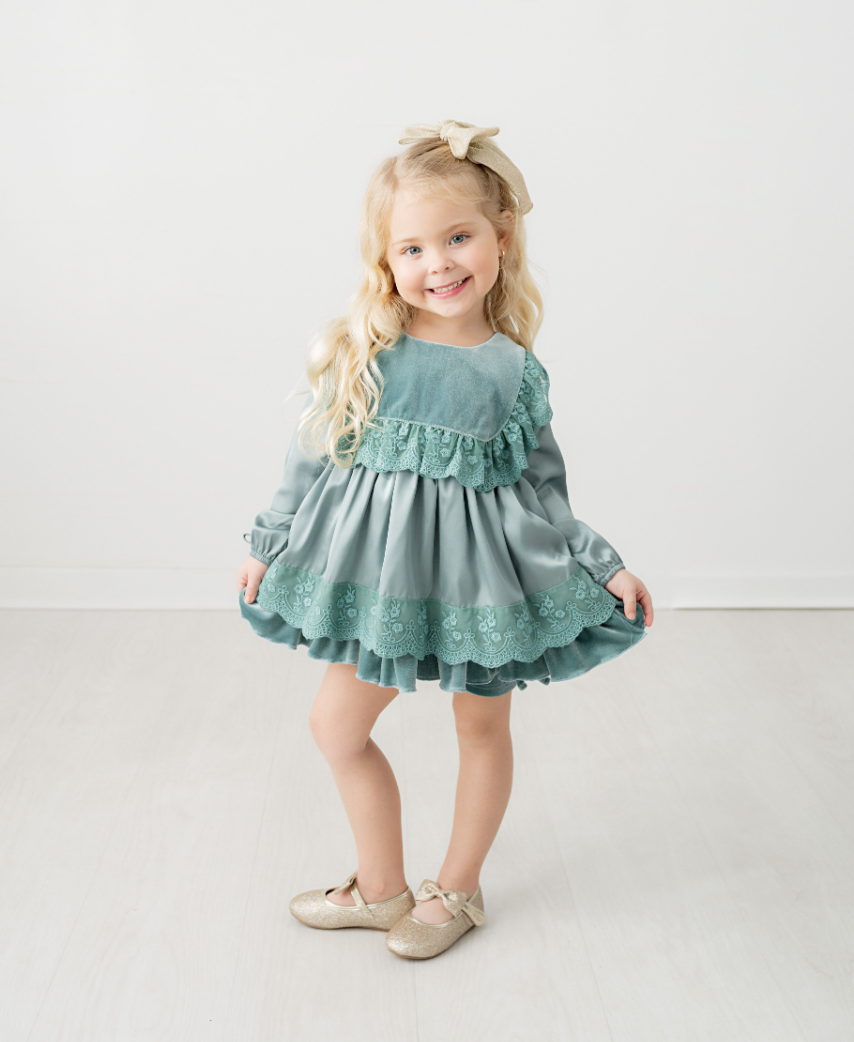 Evie's Closet Wintergreen Bib Collar Tunic Set