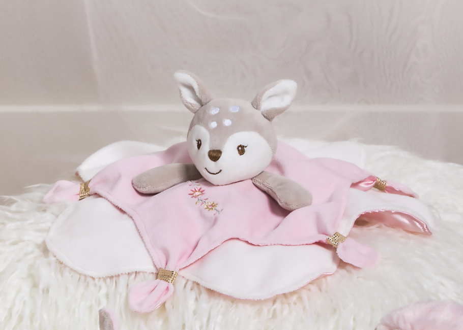 ITSY GLITZY FAWN CHARACTER BLANKET